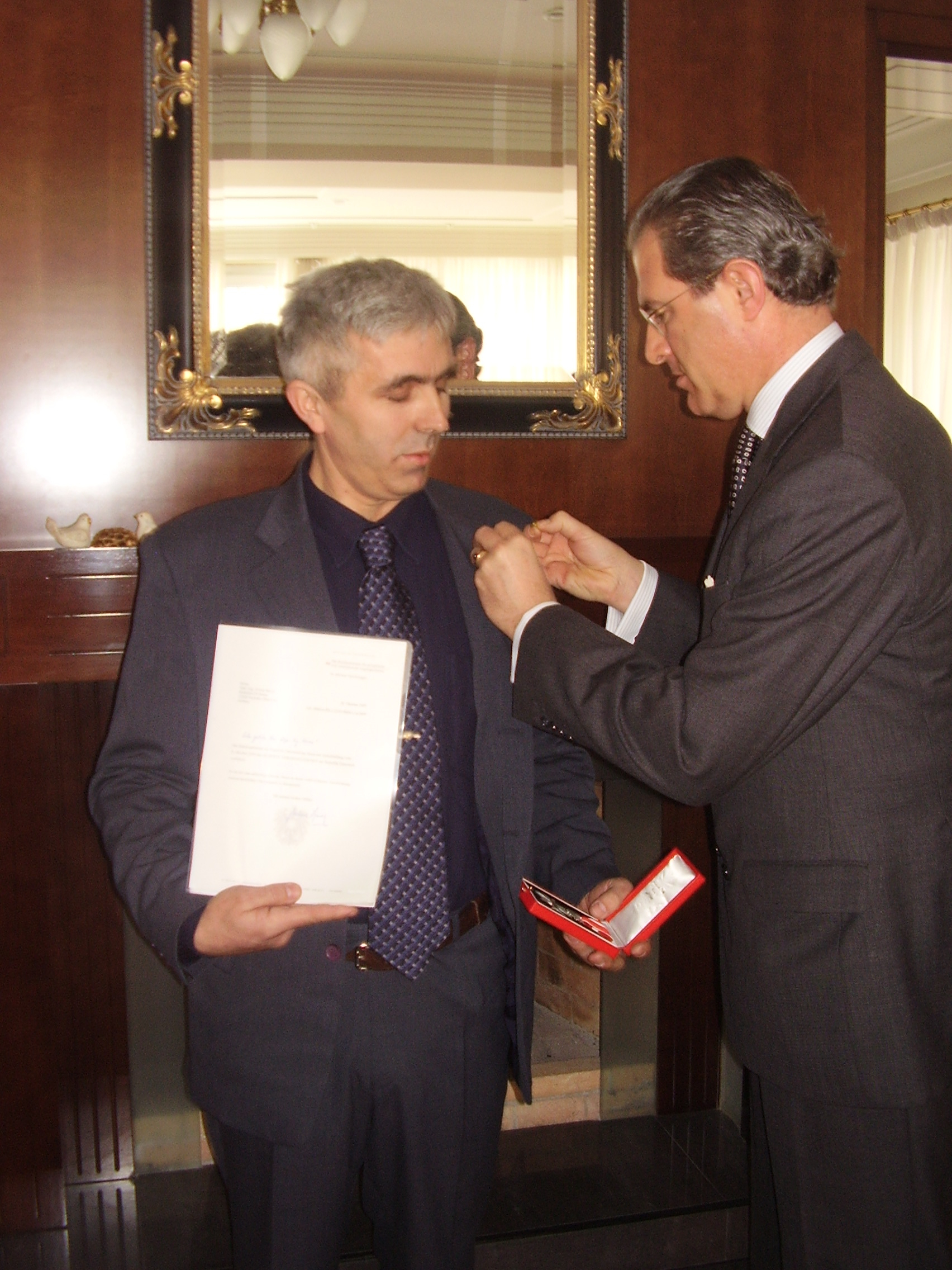 Jovica Stevic und Botschafter Clemens Koja